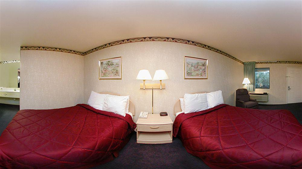 Rodeway Inn & Suites Hwy 290 Nw Houston Exterior photo